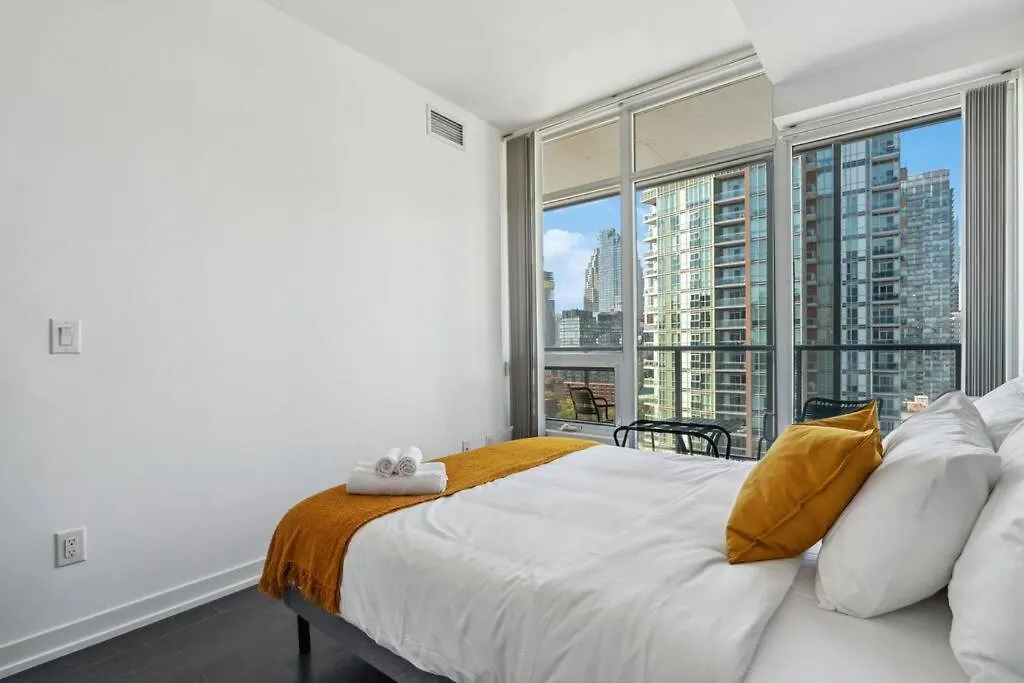 Amazing View 2Br St Lawrence Market Condo, Downtown Toronto